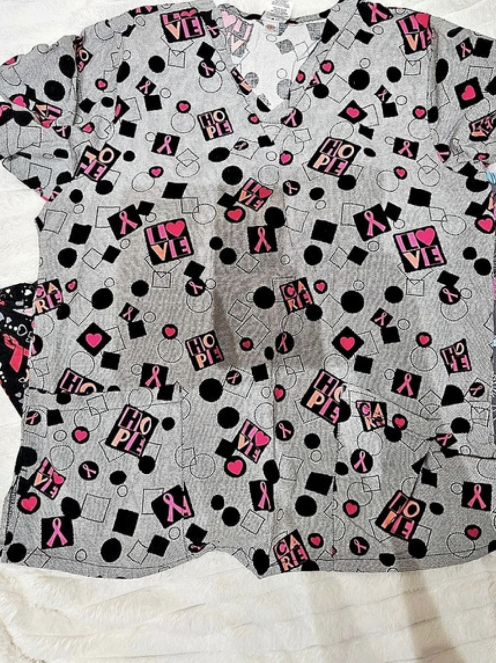Dickies & Cherokee V-Neck Print Scrub Tops - Large X3